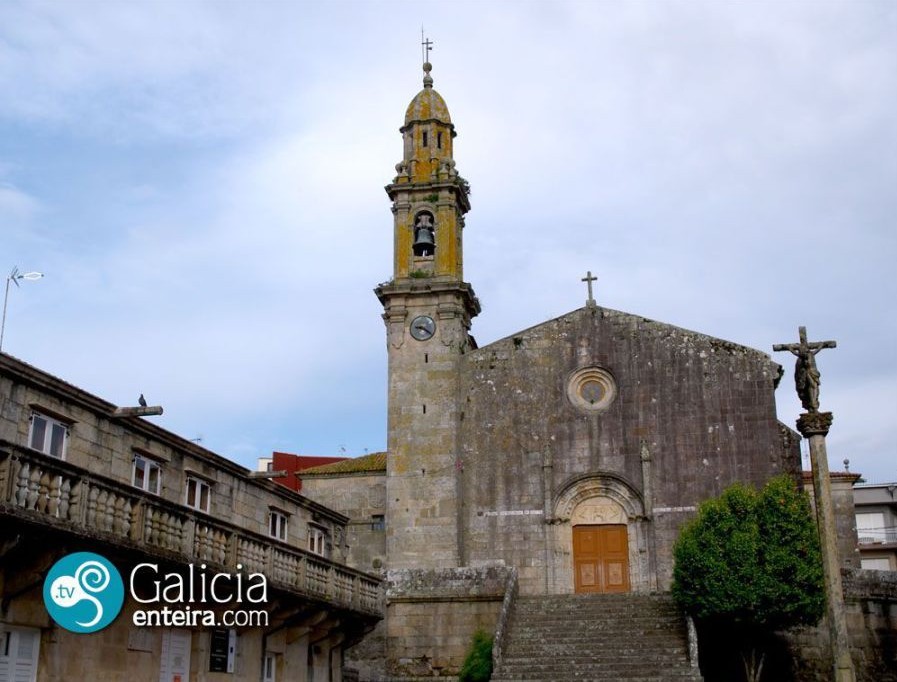 Porto de Rianxo con embarcacións tradicionais
