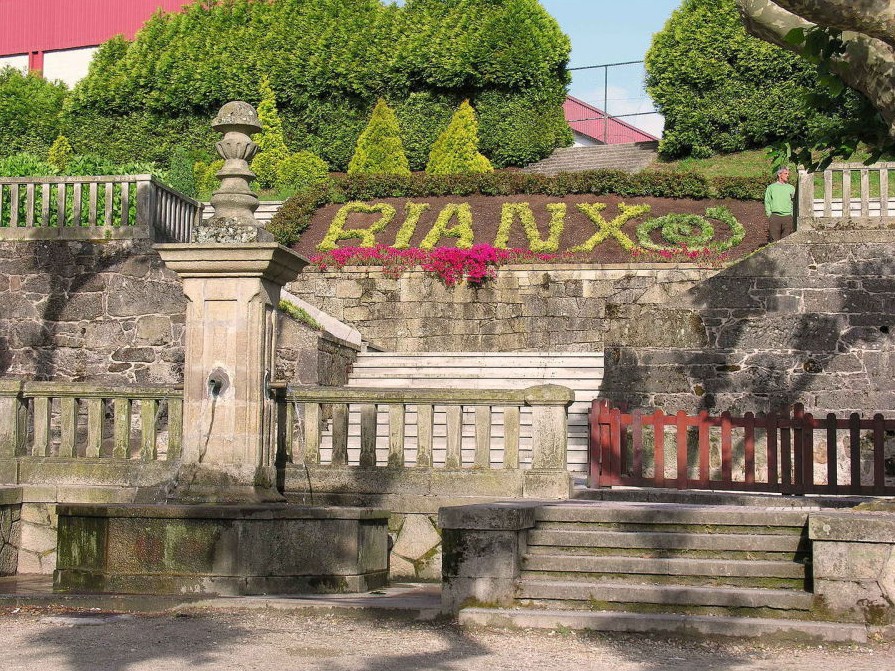 Praza histórica no centro de Rianxo