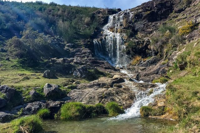 Sendeiro panorámico entre os muíños do Picón