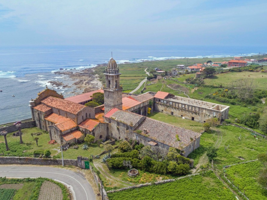 Interior da igrexa do mosteiro de Oia