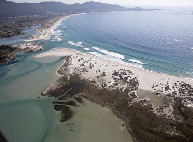 Vista aérea da praia de Carnota