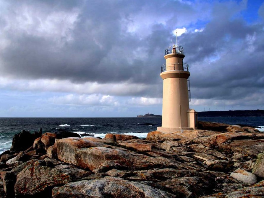 Faro de Muxía ao solpor