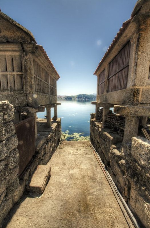 Barcas tradicionais na beira de Combarro